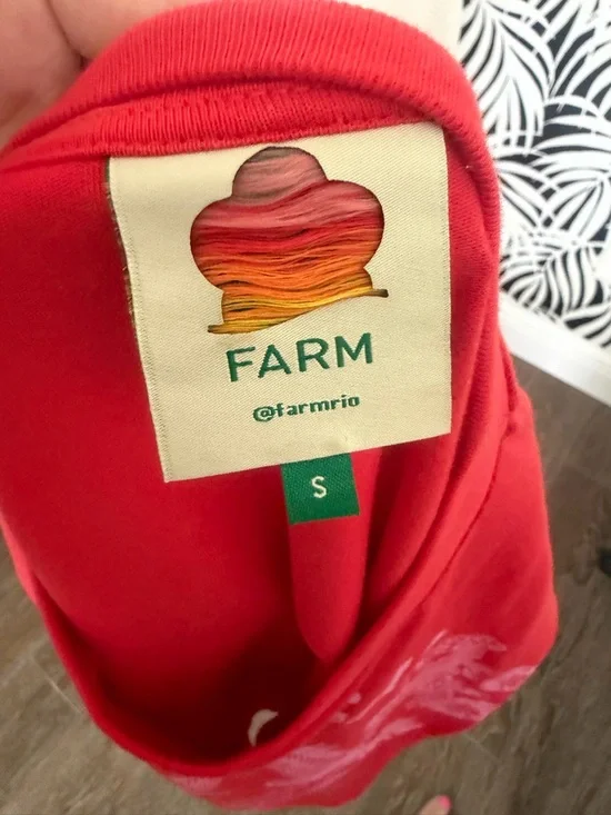 FARM Rio Red Muscle Top - Picture 3 of 3